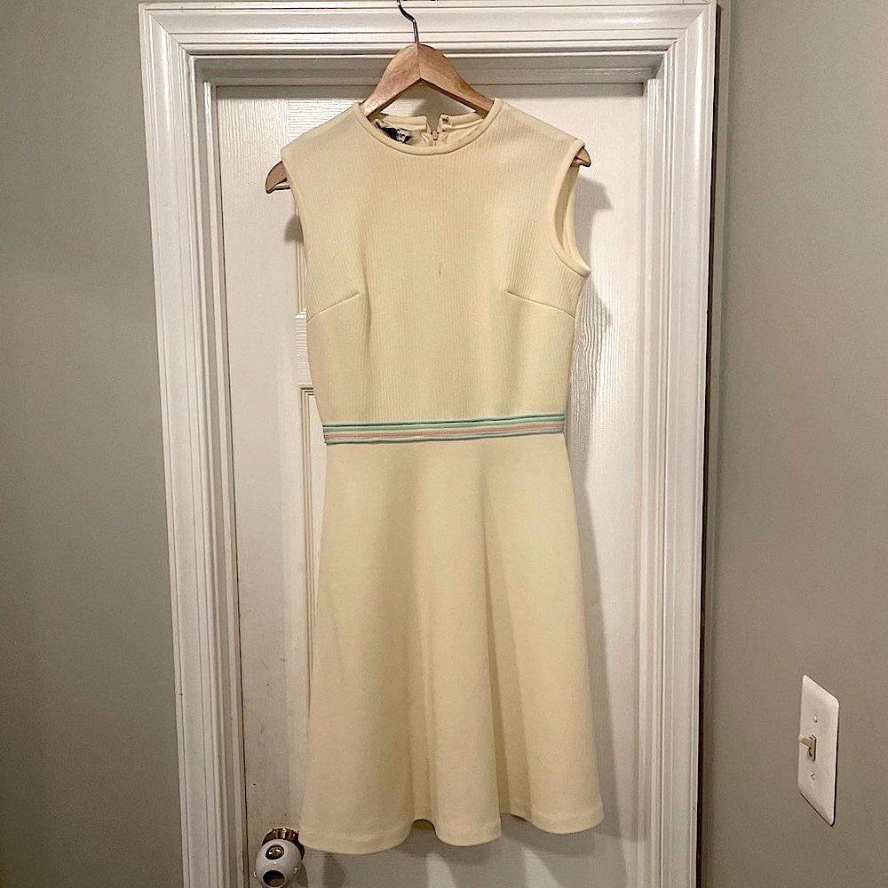 Pale yellow summer dress(stripes) MED to LG- SLIMMING❤️